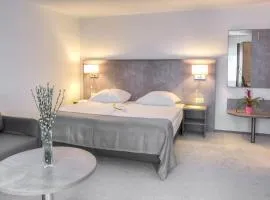 Fast Lane Hotel