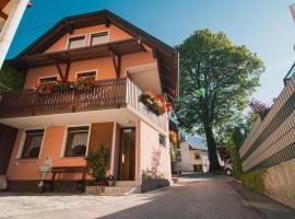 Apartment & Rooms Bruna Vučič, bed & breakfast kohteessa Bovec