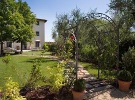 Roveta Apartment, hotel with jacuzzis in Scandicci