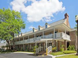 Best Western Plus St. Simons, hotel with parking in Saint Simons Island