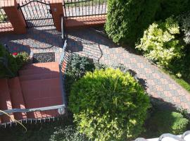 Apartament Lawenda، فندق في Mosty