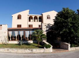 Rooms Fortuna, guest house in Zadar