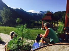 Guesthouse Alpini, hotel v destinaci Lëpushë