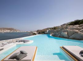 Dreambox Mykonos Suites, hotel en Ornos