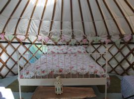 Mill Haven Place Glamping-yurt 1, hotel with parking in Talbenny
