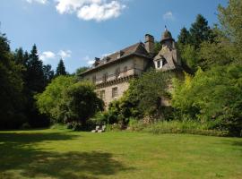 Gites Chateau le Bois – domek wiejski w mieście Goulles