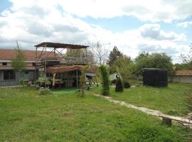 Granichar 1 Caravan, glamping site sa Granichar