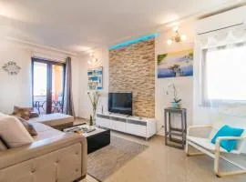 Charming house on the beach and Deluxe Apartment