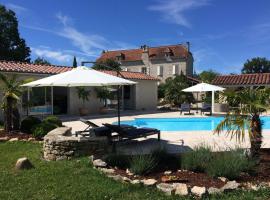 Le Couvent, hotel v destinaci Saint-Jean-de Laurs