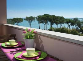 Blue Lake Home: Desenzano del Garda şehrinde bir golf oteli