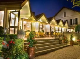 Hôtel & Restaurant Le Relais d'Aumale, hotell sihtkohas Chantilly
