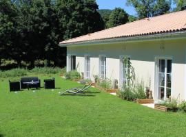 Du Coté de Lacoume, hotel v destinaci Anla