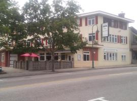 Chameleon Hotel, khách sạn ở Castlegar