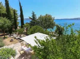 Secret Garden Barada Beach Apartment