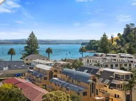 Ocean View Beach Escape - Top Floor Apartment, Mt Maunganui Base