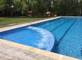 Camping Ripolles, hotel with jacuzzis in Ripoll