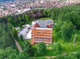 Everest Hotel, hotel i Etropole
