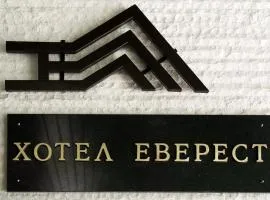 Everest Hotel
