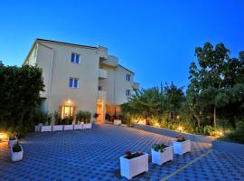 Apartments & rooms Stella Adriatica, hotel in Murter