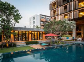 The Silver Palm Wellness Resort, resort i Bangkok