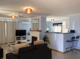 Salty Air Apartments Kingscote Kangaroo Island、キングズコートのホテル