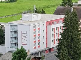 Face Aparthotel, hotel v Davose