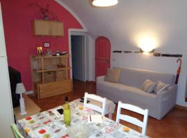 Apartment Medieval Village, hotel in Isolabona