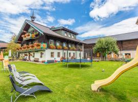 Bauernhof Vorderklinglhub &Landhaus Olga, farm stay in Flachau