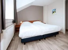 Villa in Maaspark with Lake Views & Sauna