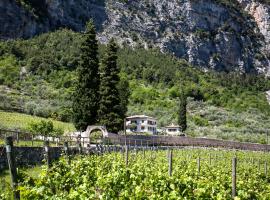 Agriturismo Maso Lizzone, bed and breakfast a Dro