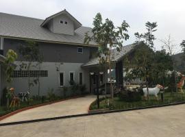 Sangchan Garden at Kaeng Krachan, obiteljski hotel u gradu 'Kaeng Kachan'
