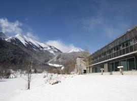MónNatura Pirineus, hotel v destinaci Esterri d'Àneu