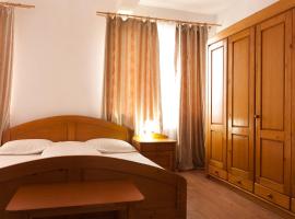 Pension Club Montana, guest house in Campina