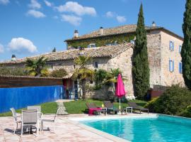 Chambres d'Hôtes et Gîtes Le Mas Bleu & Spa Resort, wellness hotel v destinaci Rosières