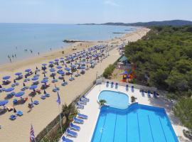 Hotel Gabbiano Beach, ξενοδοχείο κοντά σε Παραλία Crovatico, Βιέστε