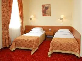Hotel U Witaszka、Czosnówにあるワルシャワ・モドリン空港 - WMIの周辺ホテル