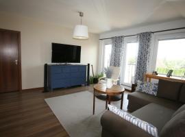 Walnut apartment with sauna and pond, feriebolig i Topoľčany