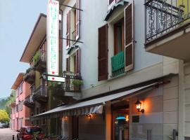 Hotel Del Pesce, ξενοδοχείο σε Luino