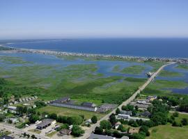 Misty Harbor Resort, готель з басейнами у місті Веллс