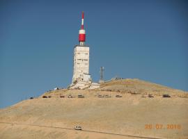 Chambre pour cyclistes au Mt Ventoux, porodični hotel u gradu Le Barroux