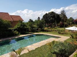 Pineapple Guest House Entebbe, bed & breakfast kohteessa Entebbe