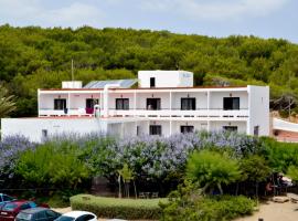 Hostal Alocs, guest house in Es Figueral Beach