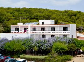 Hostal Alocs, guest house sa Playa es Figueral