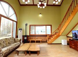 Pinearoma Pension, cottage in Hongcheon