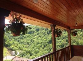 Casa Rural La Corrada, ваканционно жилище в Llamoso