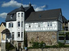 Apartments im Chateau d'Esprit, cheap hotel in Höhr-Grenzhausen