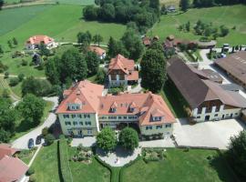 Hotel Dienstl Gut, hotel a Launsdorf