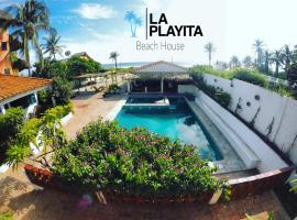 La Playita Beach House เกสต์เฮาส์ในปูแอร์โตเอสกอนดิโด