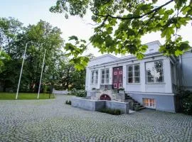 Saka Manor