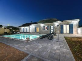 Villa Rafajela - Private Pool – dom przy plaży w mieście Glavan